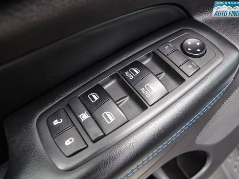 Used 2019 Jeep Grand Cherokee Laredo AWD/4WD image 11