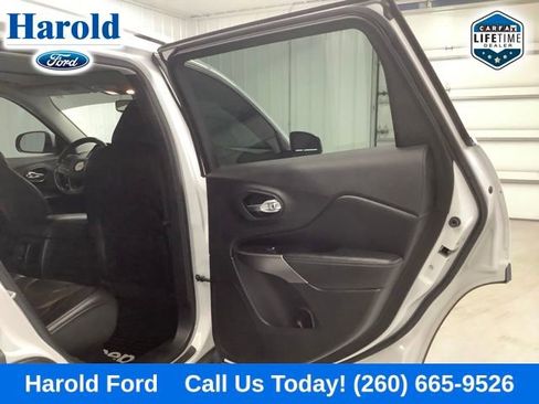 Used 2021 Jeep Cherokee Limited w/ Trailer Tow Group AWD/4WD image 9