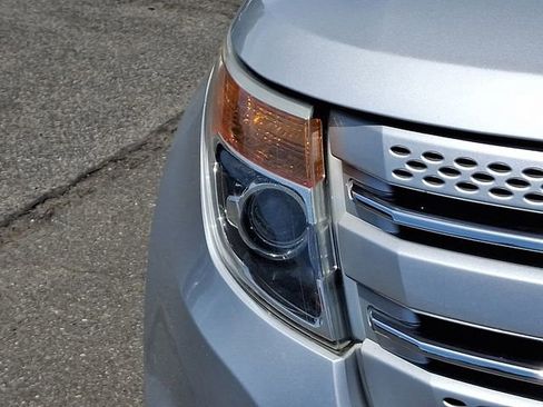 Used 2015 Ford Explorer XLT w/ Equipment Group 202A AWD/4WD image 26