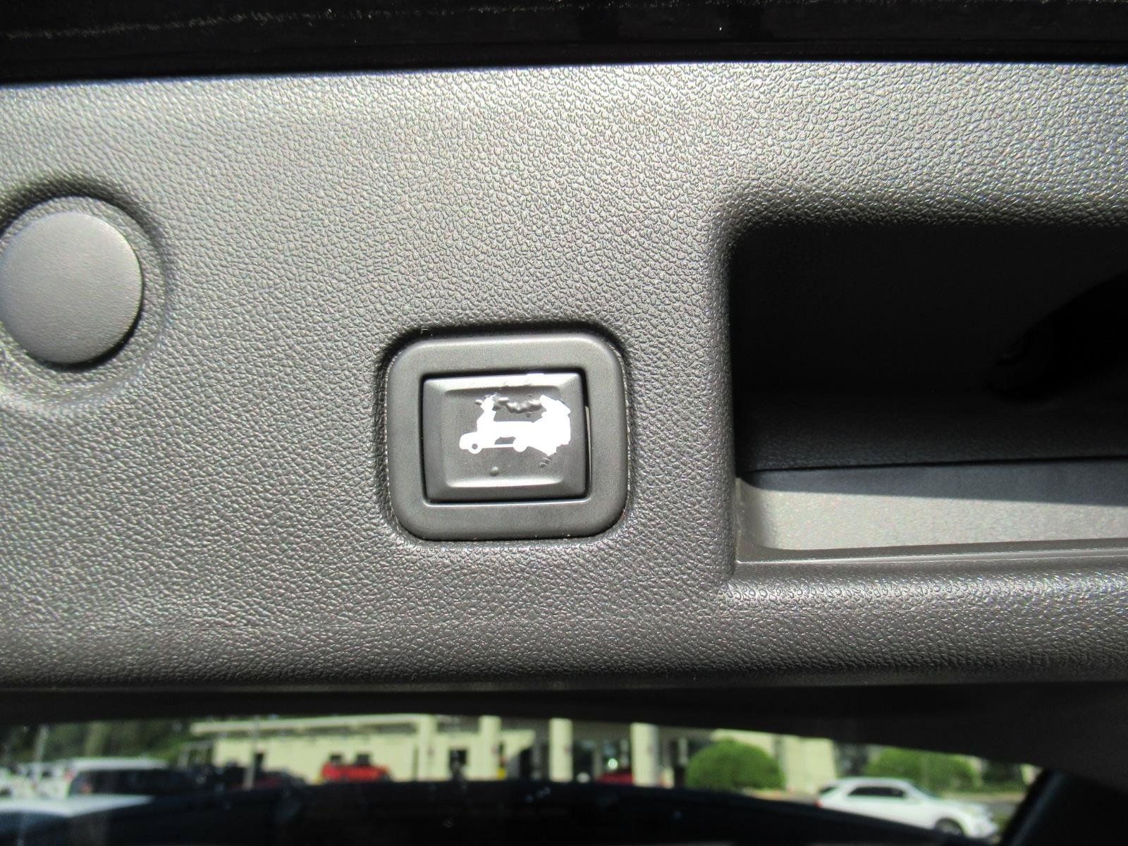 Used 2020 Chevrolet Equinox LT FWD image 32