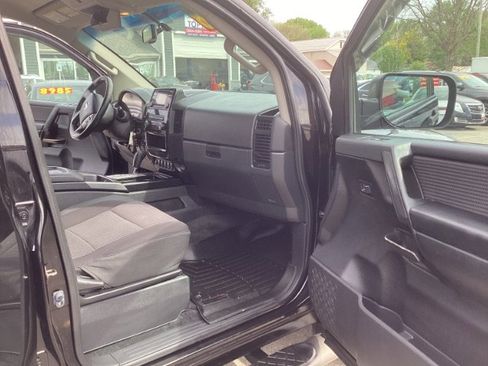 Used 2014 Nissan Titan SV w/ SV Value Truck Package image 8