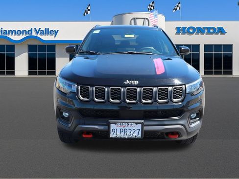 Used 2024 Jeep Compass Trailhawk AWD/4WD image 2