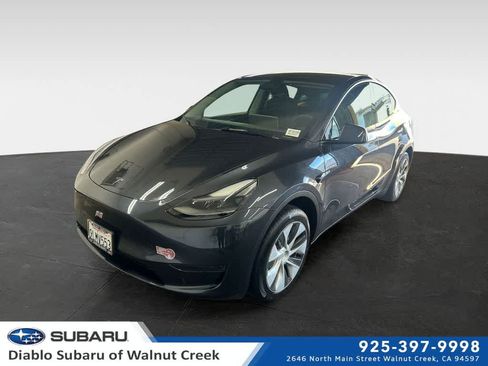 Used 2024 Tesla Model Y Long Range RWD image 1