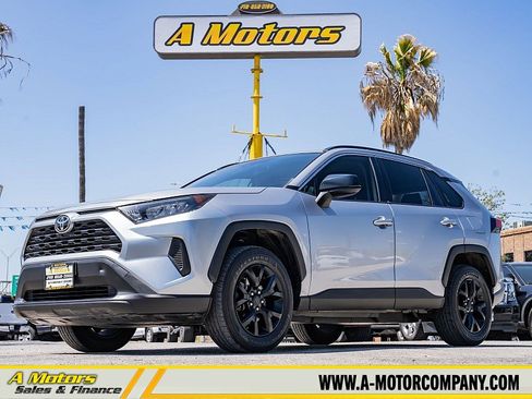 Used 2021 Toyota RAV4 LE image 1
