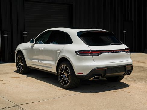 Certified 2025 Porsche Macan image 3