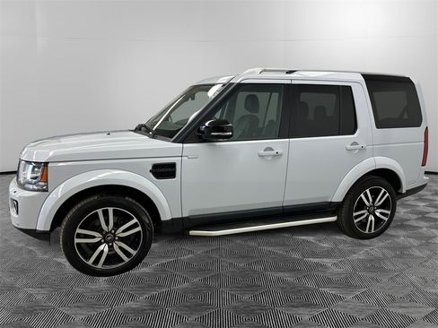 Used 2016 Land Rover LR4 HSE LUX image 2