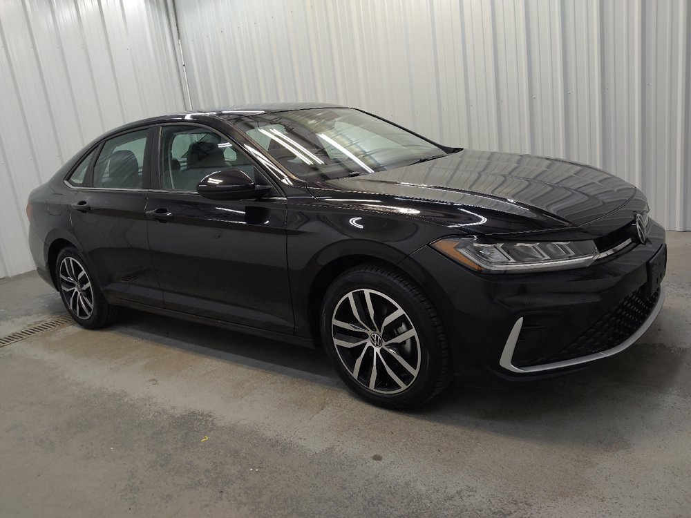 Used 2025 Volkswagen Jetta SE FWD image 11