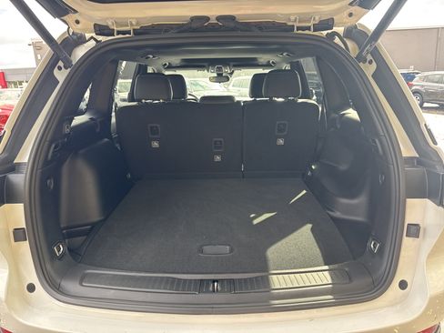 Certified 2023 Jeep Grand Cherokee Altitude image 9