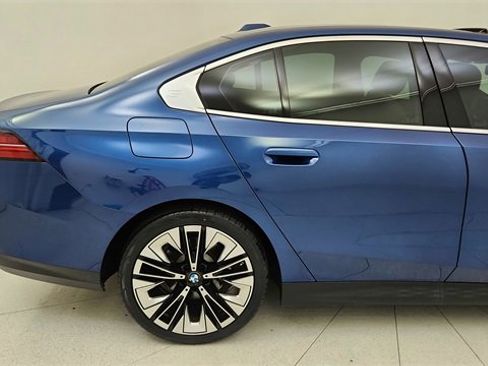 Used 2024 BMW 530i xDrive 530i xDrive w/ Premium Package image 12