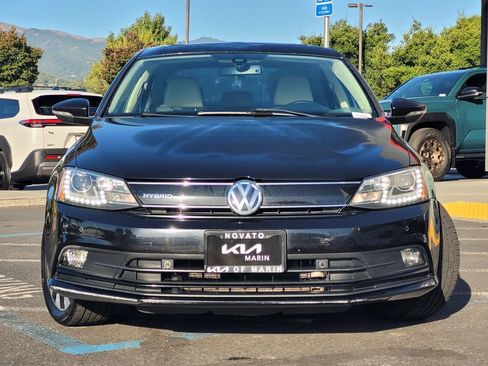 Used 2015 Volkswagen Jetta SEL Premium FWD image 2