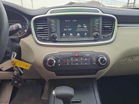 Used 2020 Kia Sorento LX image 20