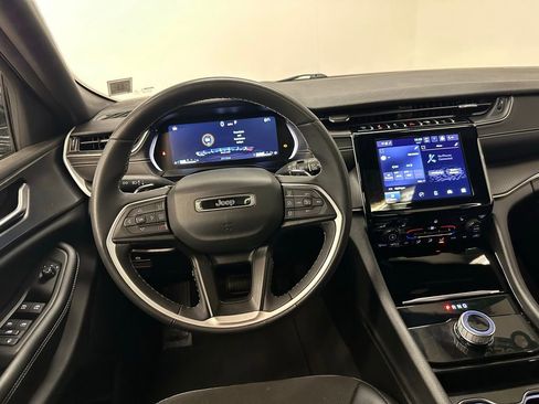 Used 2023 Jeep Grand Cherokee L Laredo image 23