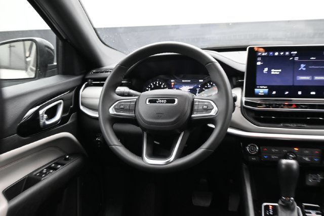 Used 2025 Jeep Compass Limited AWD/4WD image 11