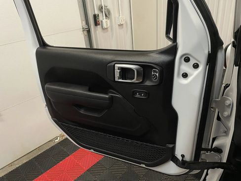 Used 2025 Jeep Wrangler Unlimited Sport S 4xe AWD/4WD image 29
