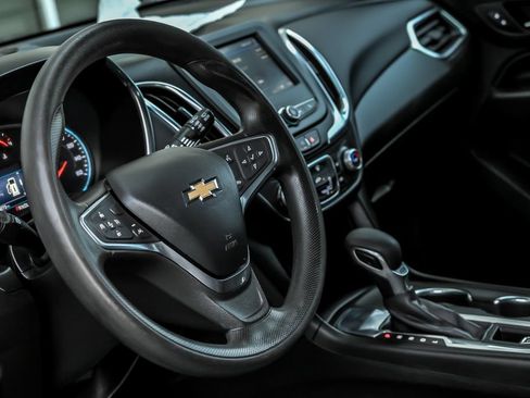 Used 2022 Chevrolet Equinox LT FWD image 19