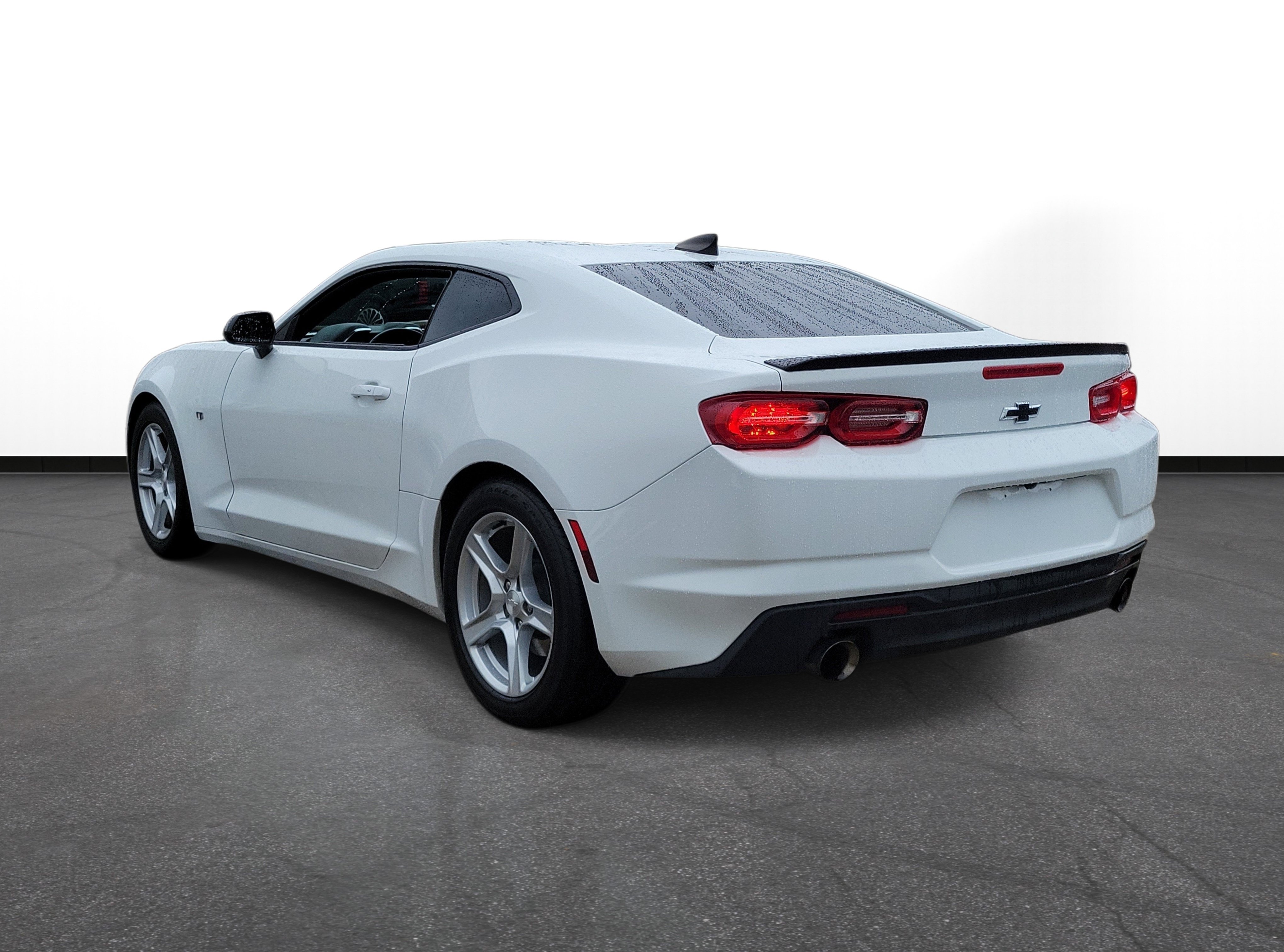 Used 2023 Chevrolet Camaro LT RWD image 3