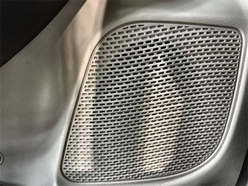 Used 2024 Chrysler Pacifica Touring-L image 23