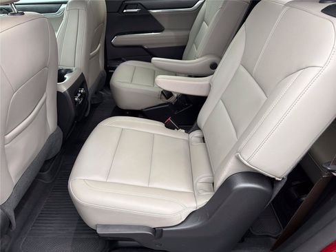 Used 2024 GMC Acadia Elevation w/ Luxury Package FWD image 21