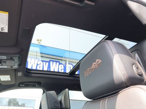 Used 2025 Chevrolet Tahoe High Country image 25