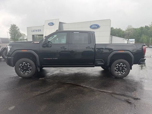 Used 2025 GMC Sierra 2500 AT4X AWD/4WD image 2