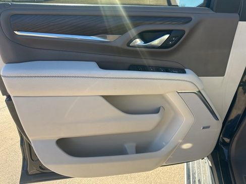 Used 2023 GMC Yukon XL Denali image 9