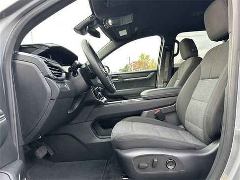 Used 2025 GMC Acadia Elevation image 10