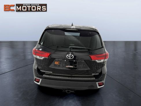 Used 2017 Toyota Highlander SE AWD/4WD image 5