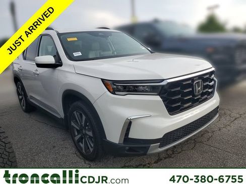 Used 2024 Honda Pilot Touring image 1
