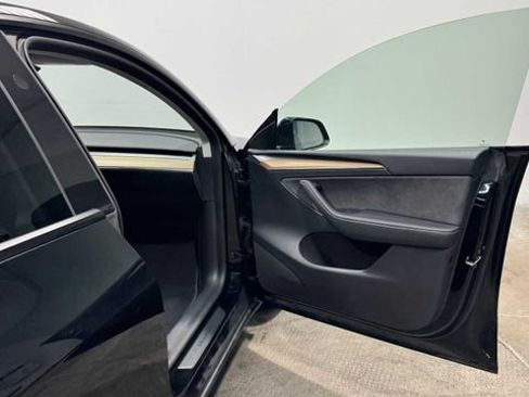 Used 2023 Tesla Model Y Long Range AWD/4WD image 9