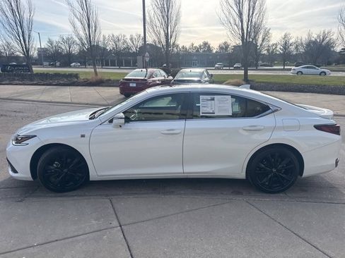 Certified 2025 Lexus ES 300h w/ Premium Package image 6