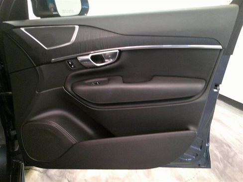 Used 2020 Volvo XC90 T6 Momentum w/ Protection Package Premier image 46