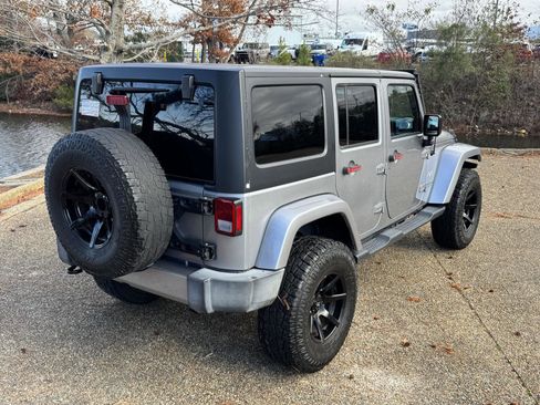 Used 2016 Jeep Wrangler Unlimited Sahara image 7