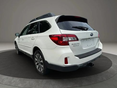 Used 2016 Subaru Outback 2.5i Limited AWD/4WD image 3