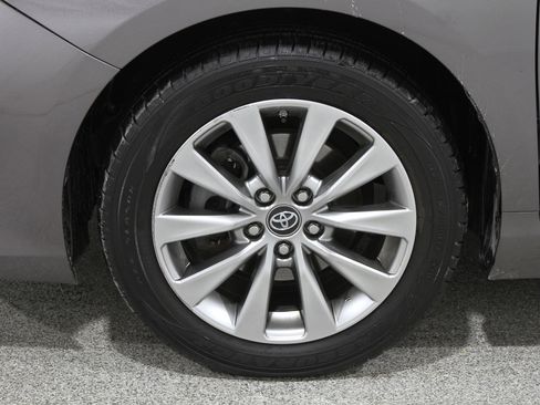 Used 2017 Toyota Camry XLE image 21