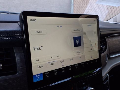 Used 2023 Ford Expedition Limited image 7