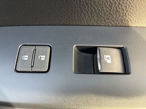 Used 2016 Toyota Highlander Limited image 34