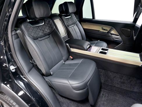 Used 2023 Land Rover Range Rover SV AWD/4WD image 30