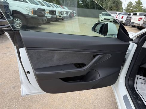 Used 2018 Tesla Model 3 Long Range RWD image 8