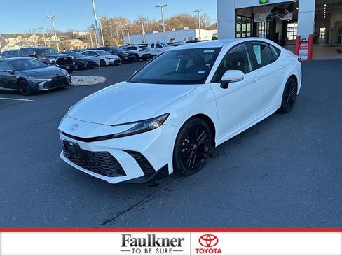 Certified 2025 Toyota Camry Hybrid image 16