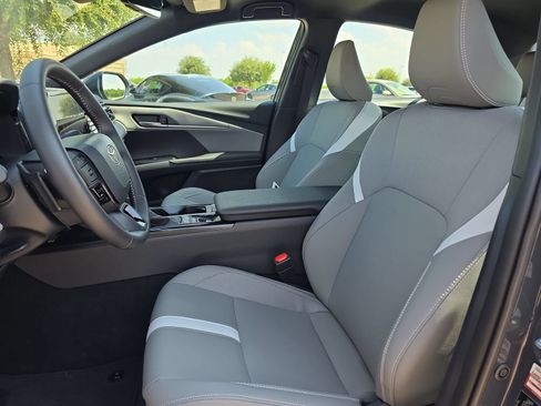 Used 2026 Toyota Camry SE w/ Convenience Package FWD image 12