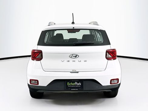 Used 2025 Hyundai Venue SEL FWD image 7