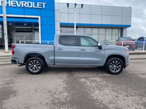 Used 2024 Chevrolet Silverado 1500 LT AWD/4WD image 6