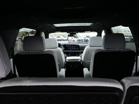 New 2026 Chevrolet Suburban Premier w/ Sun And Tow Package AWD/4WD image 15