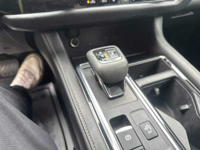 Used 2024 Nissan Pathfinder SL AWD/4WD image 31