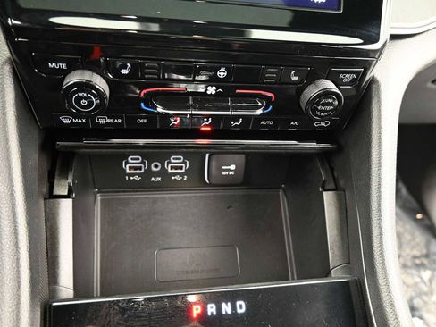 Used 2024 Jeep Grand Cherokee Altitude image 18