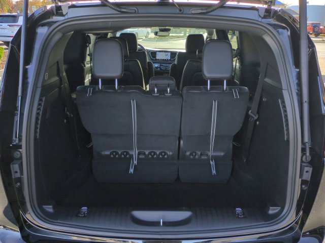 New 2026 Chrysler Pacifica Select FWD image 13