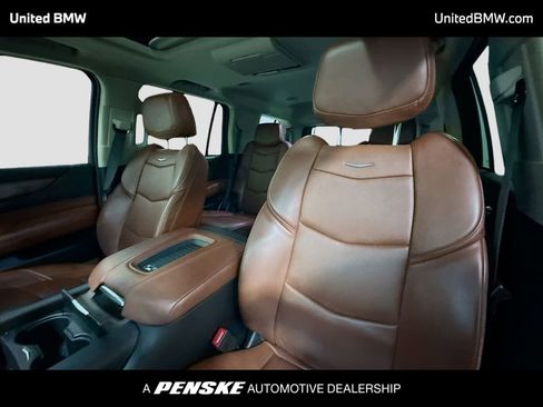 Used 2019 Cadillac Escalade Premium Luxury image 5