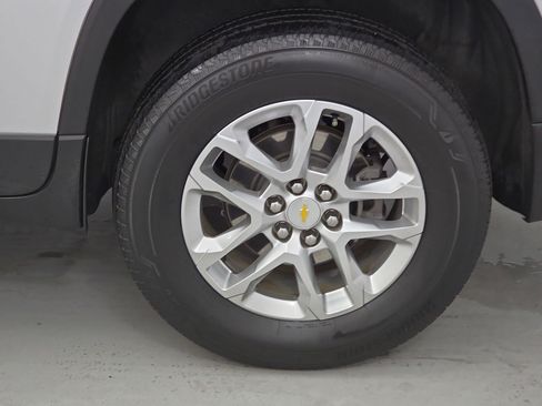 Used 2022 Chevrolet Traverse LS image 32