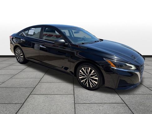 Used 2024 Nissan Altima 2.5 SV FWD image 7