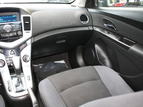 Used 2016 Chevrolet Cruze LT image 18